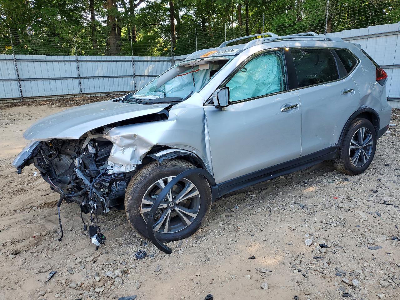 Salvage Nissan Rogue Image