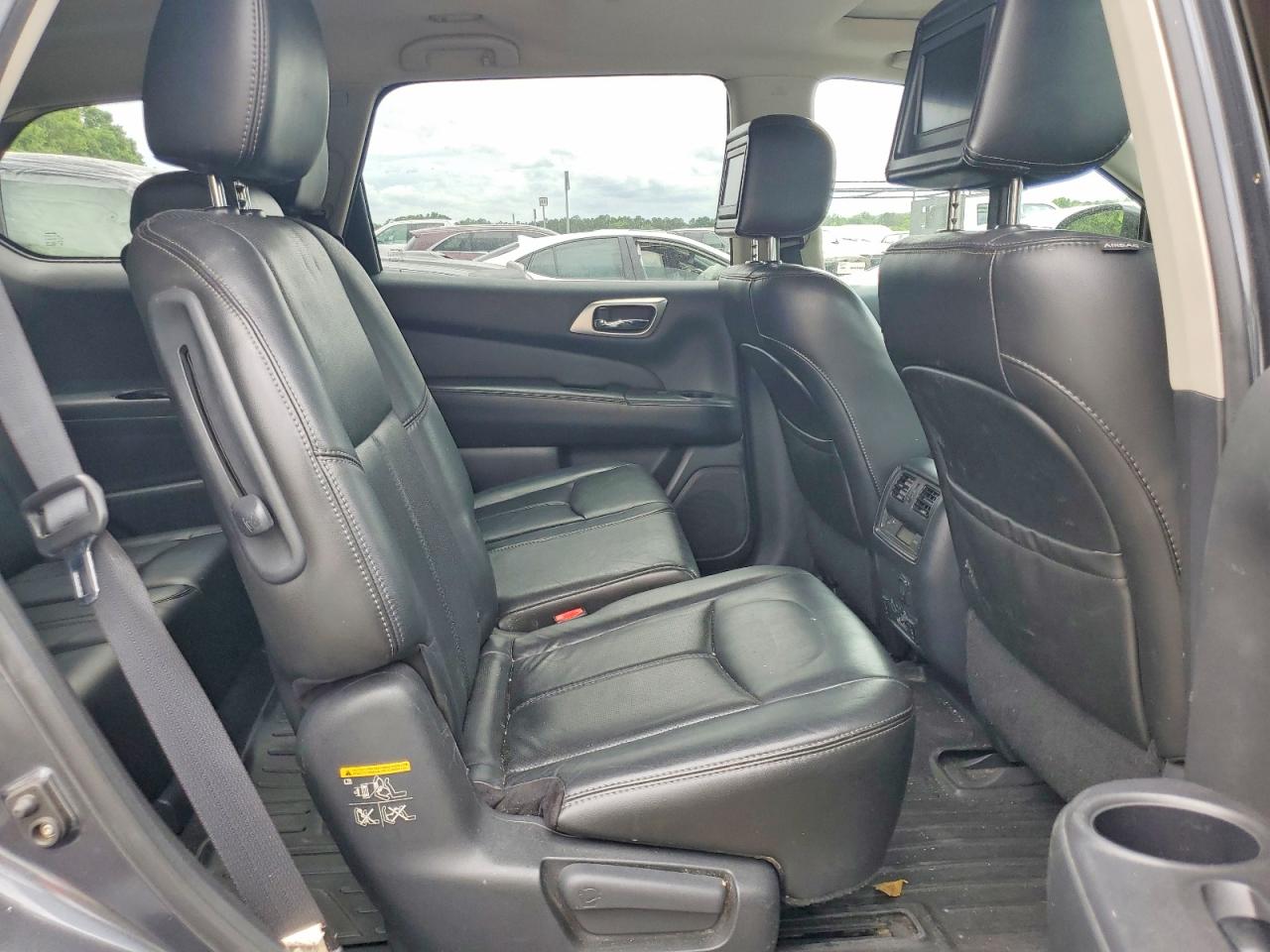 Nissan Pathfinder S