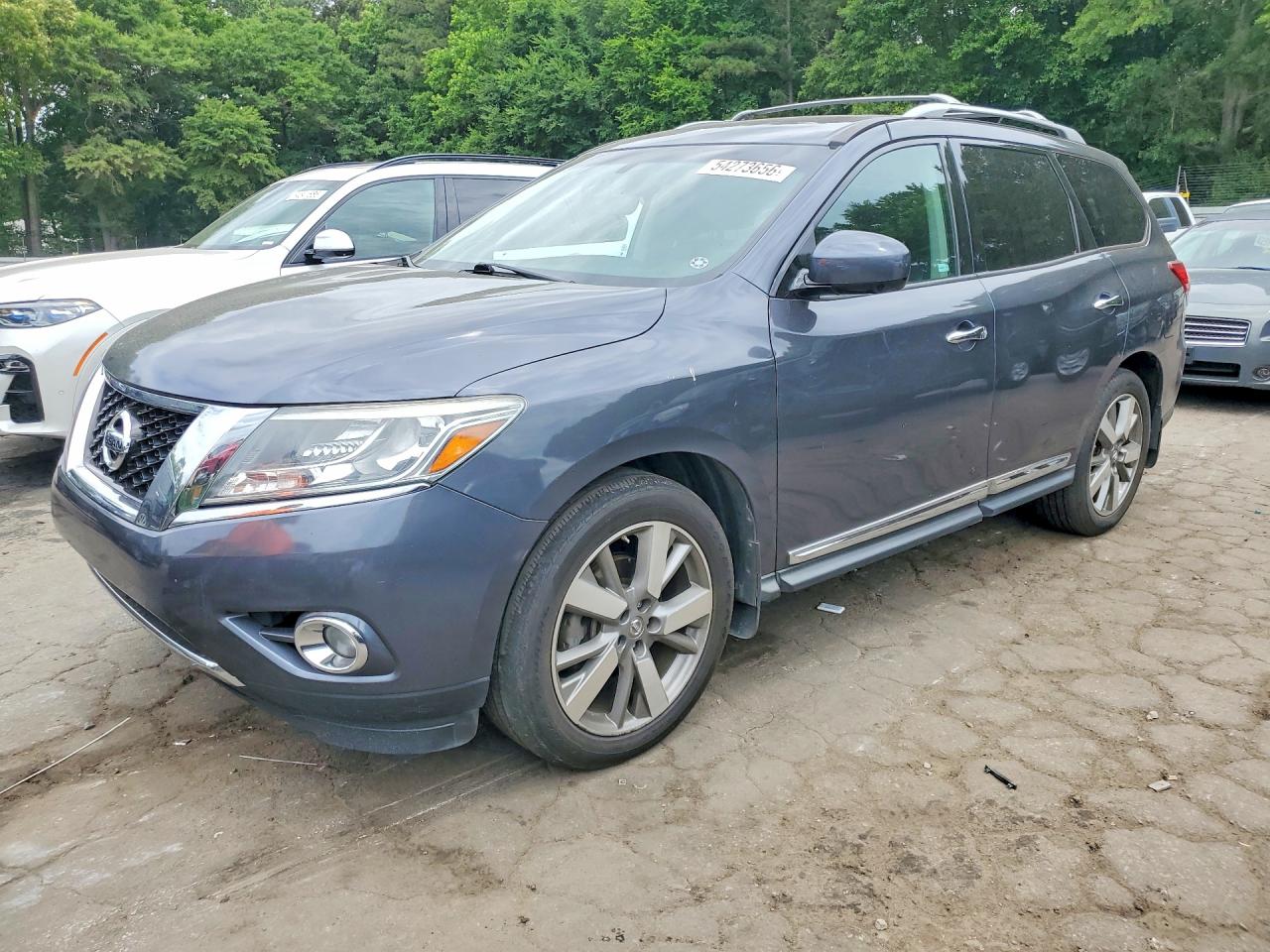 Salvage Nissan Pathfinder Image