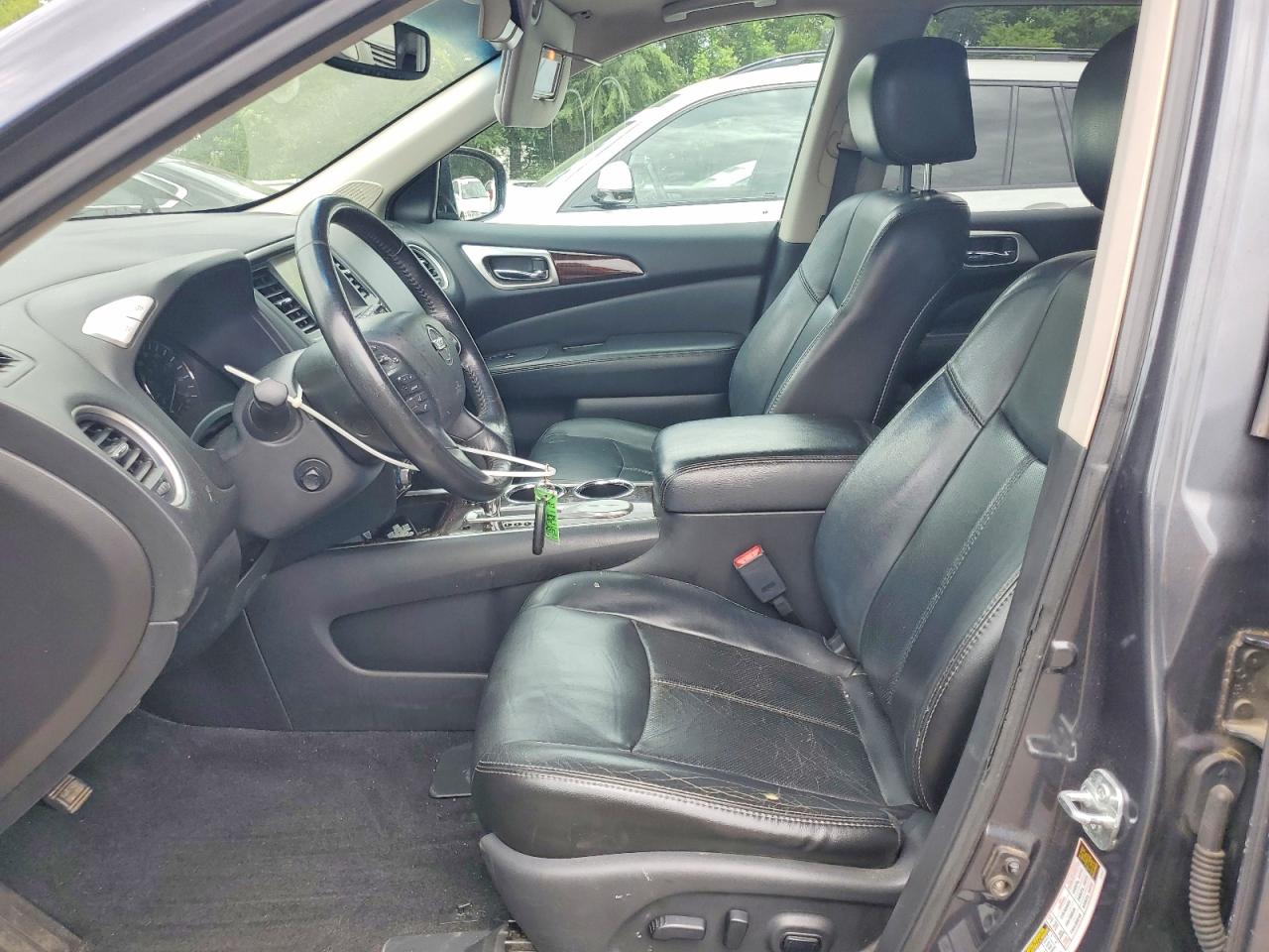 Nissan Pathfinder S