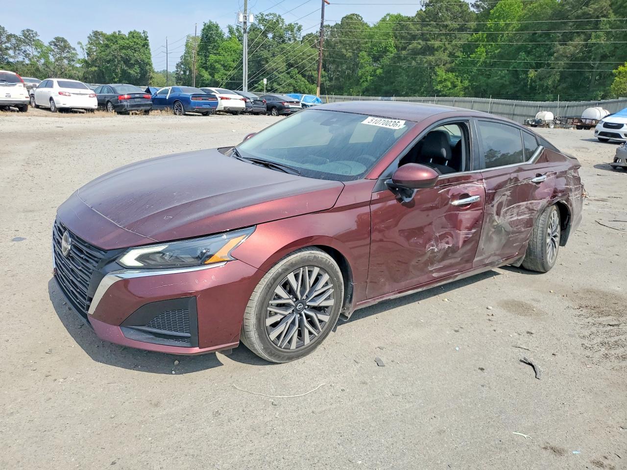 Salvage Nissan Altima Image