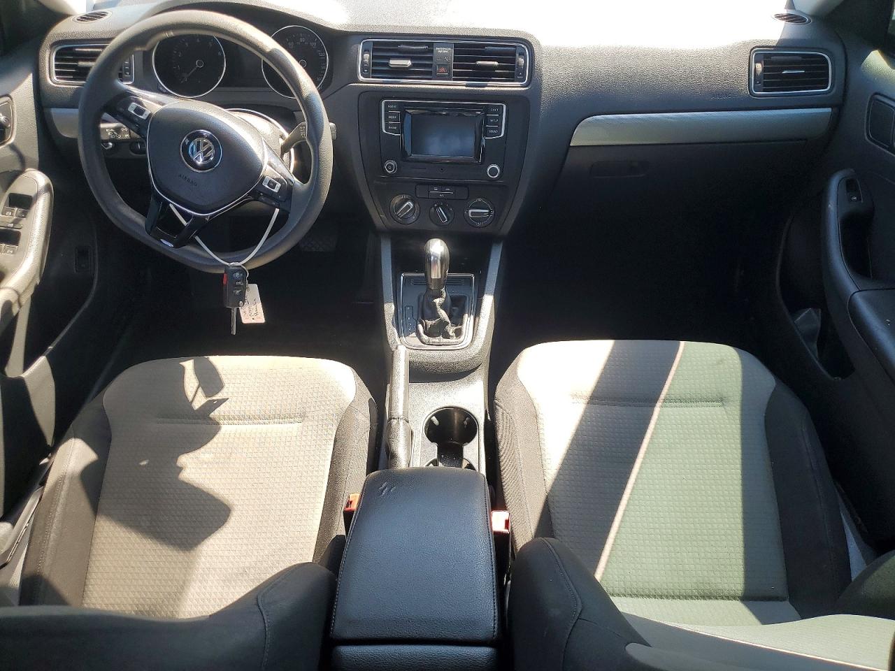 Volkswagen Jetta S