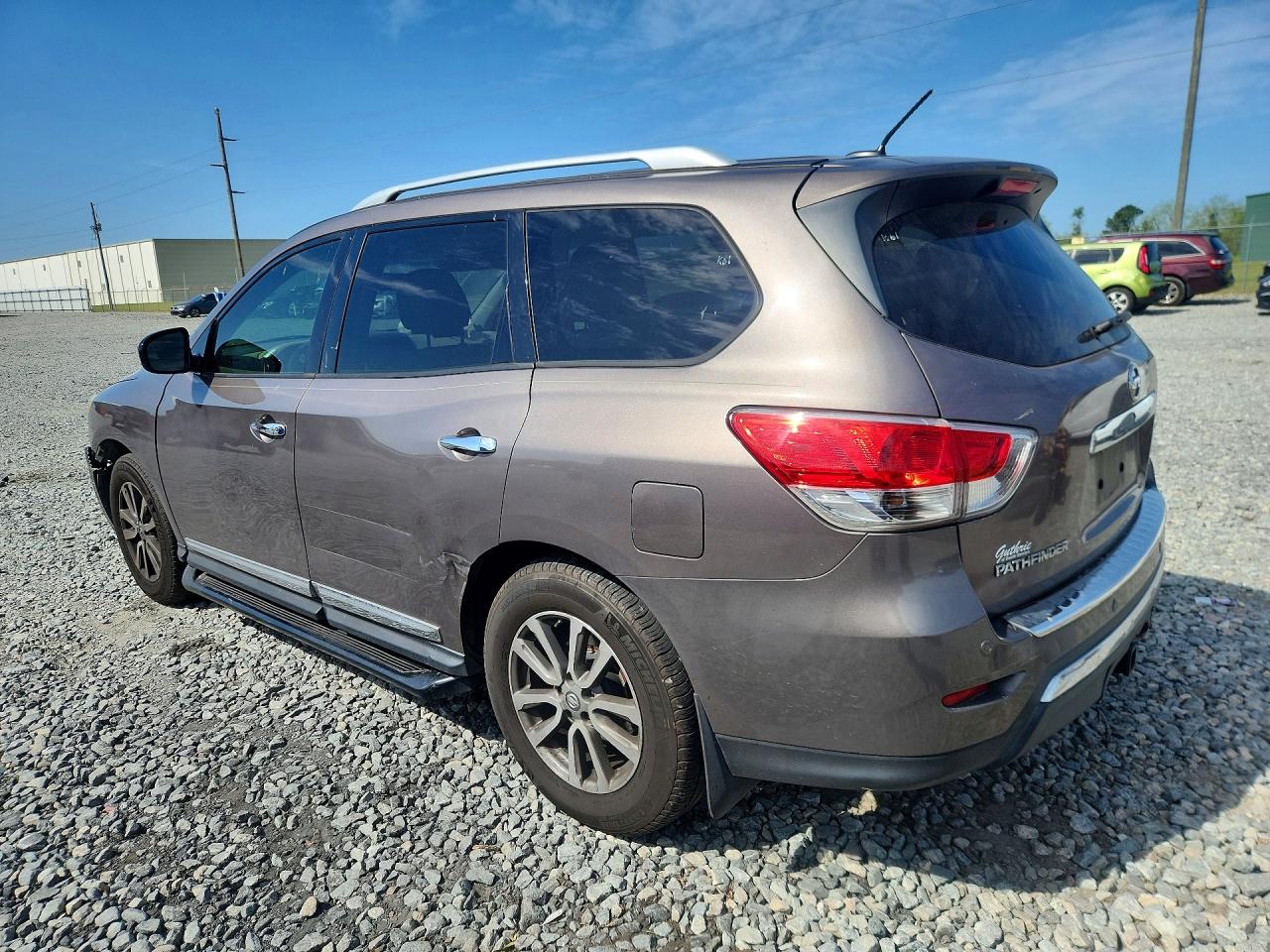 Nissan Pathfinder Sv