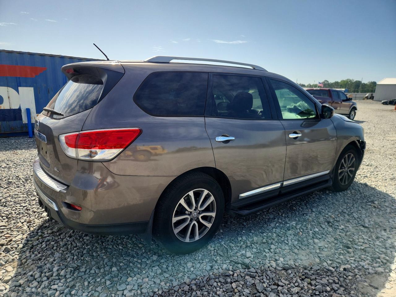 Nissan Pathfinder Sv