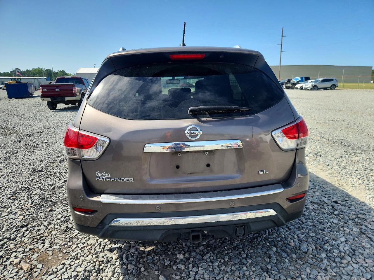 Nissan Pathfinder Sv