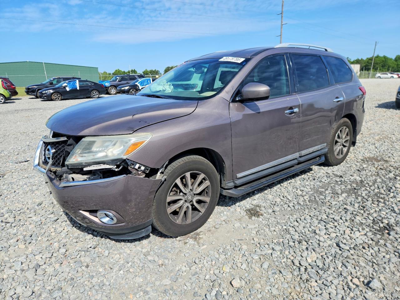 Salvage Nissan Pathfinder Image