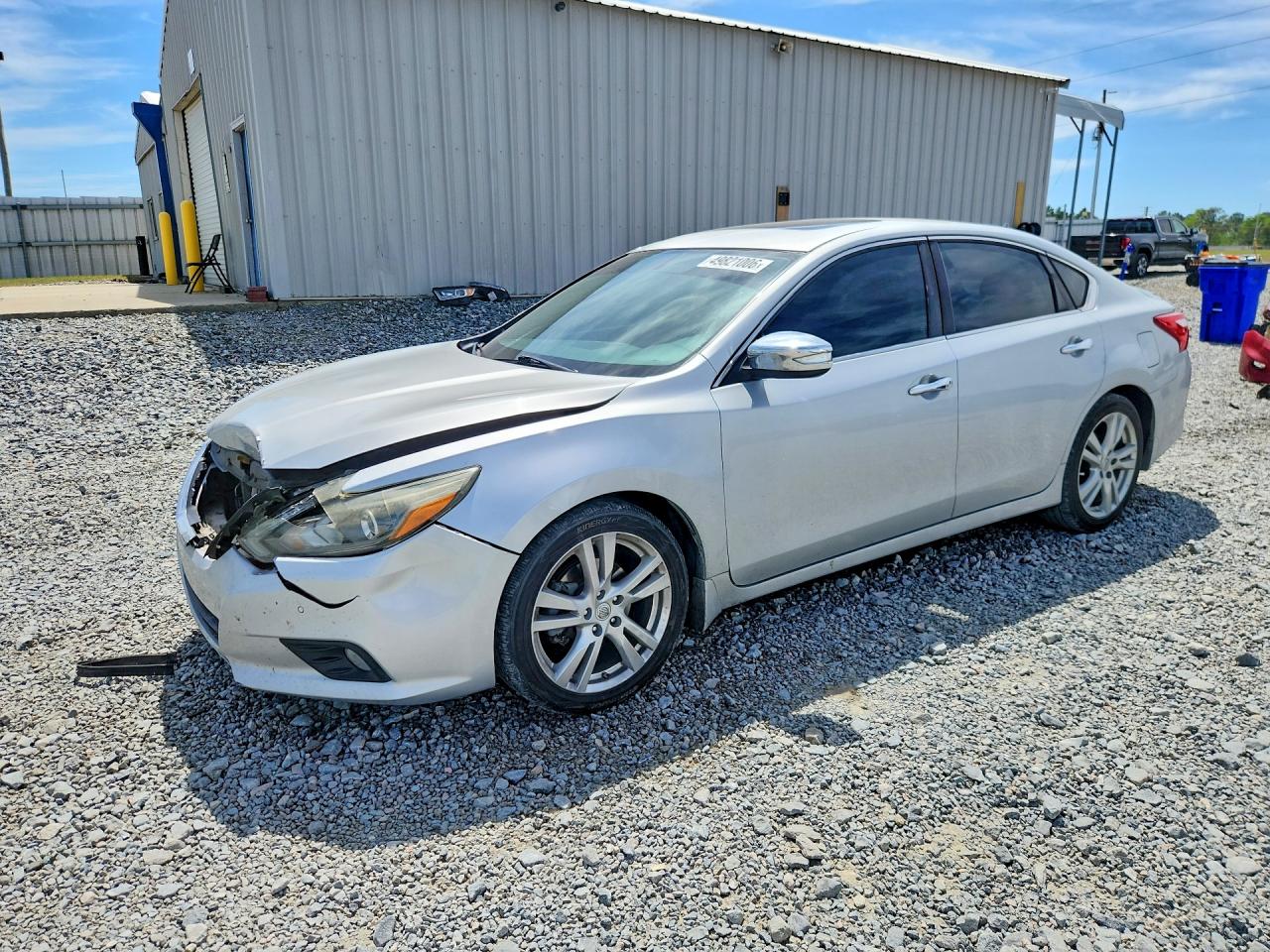 Salvage Nissan Altima Image
