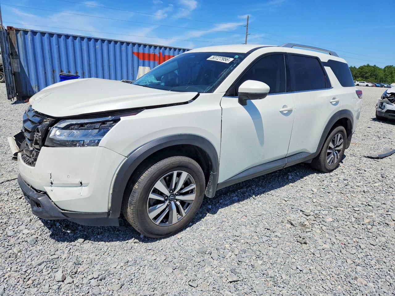 Salvage Nissan Pathfinder Image