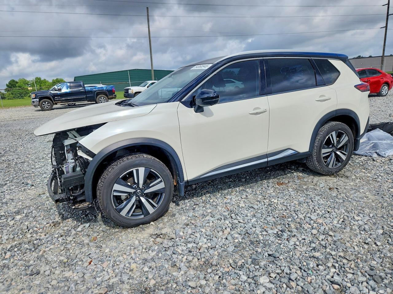 Salvage Nissan Rogue Image