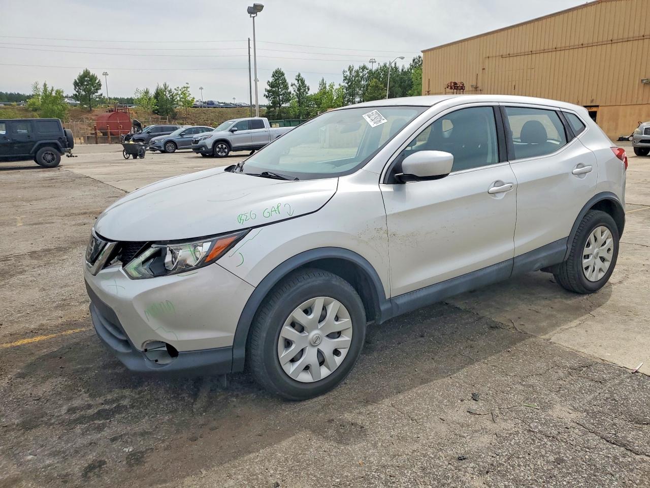 Salvage Nissan Rogue Image