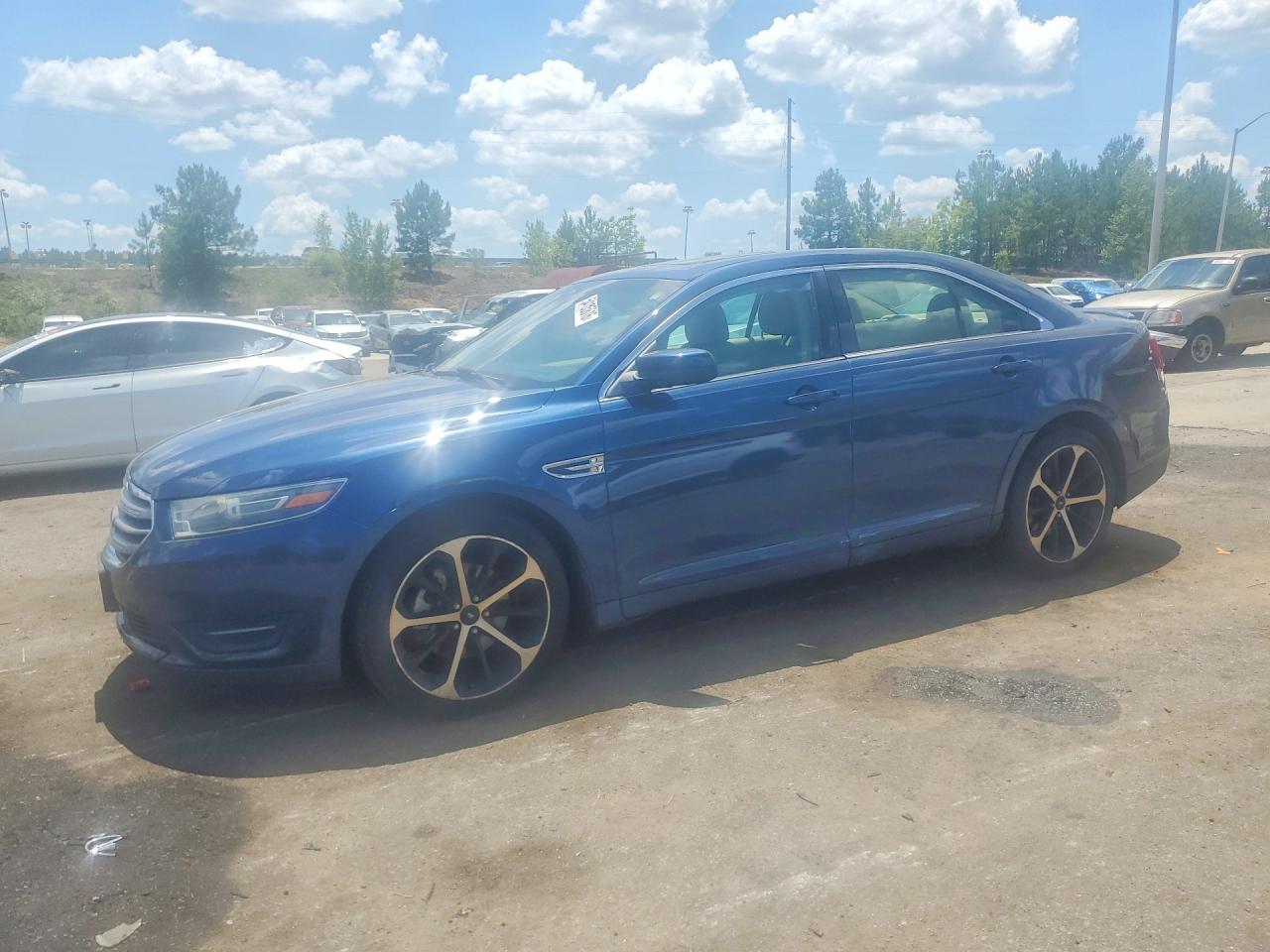 Salvage Ford Taurus Image