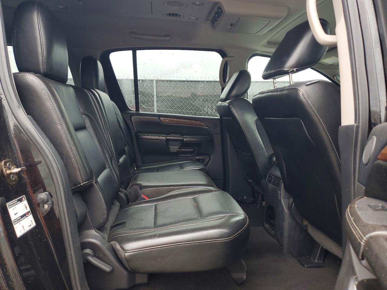 Nissan Armada Sv