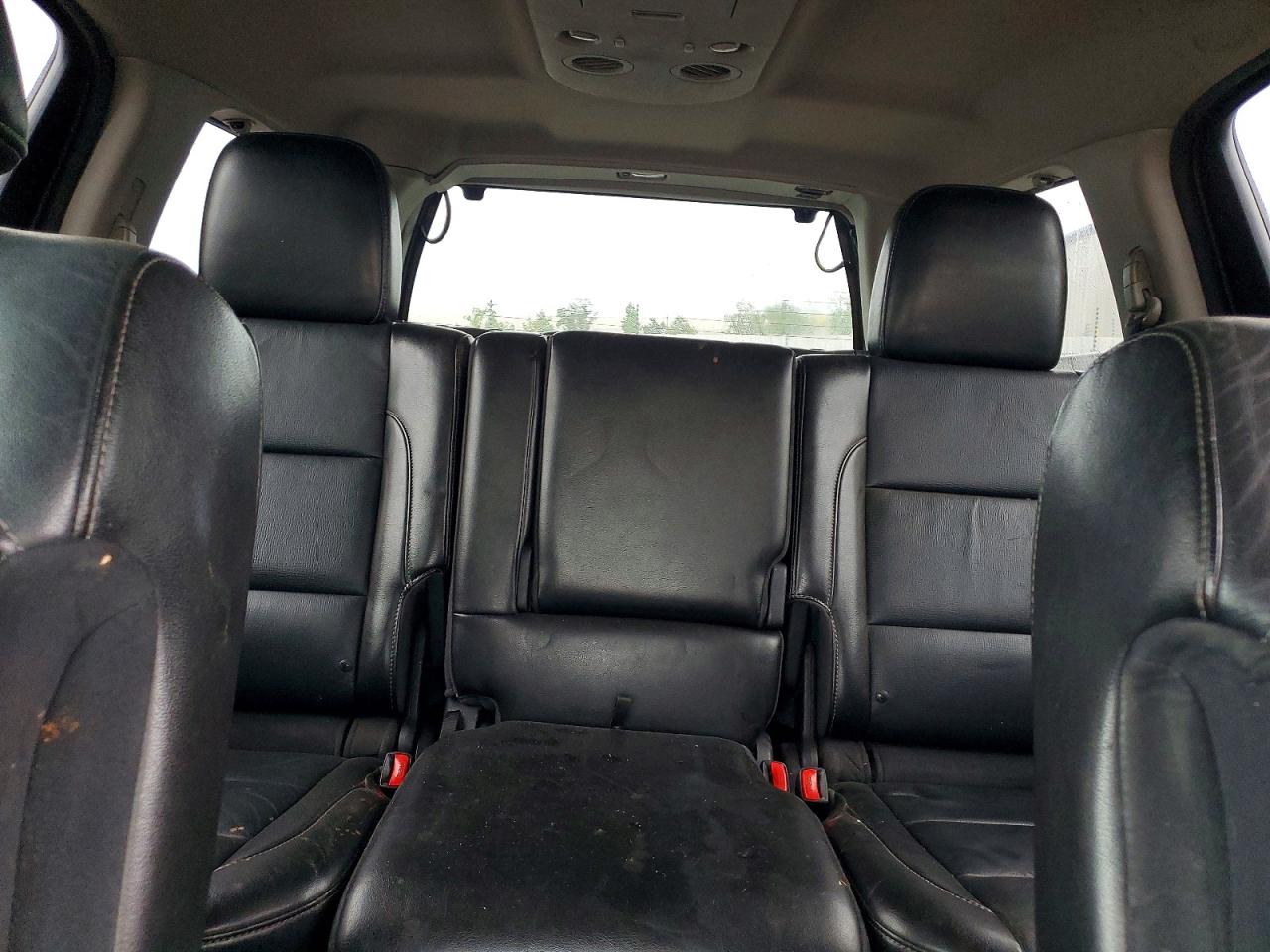 Nissan Armada Sv