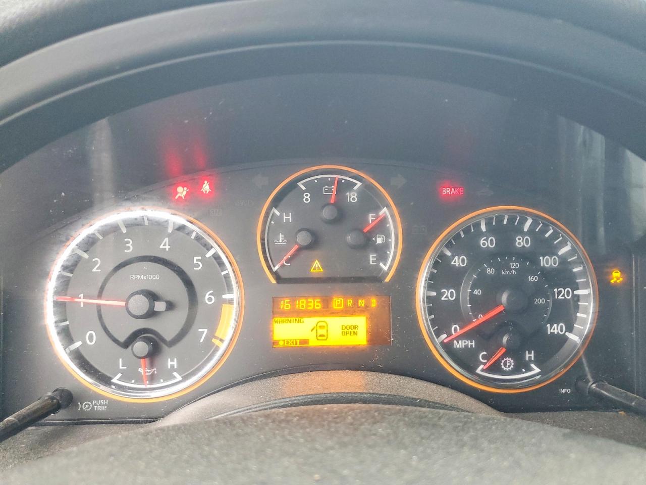 Nissan Armada Sv