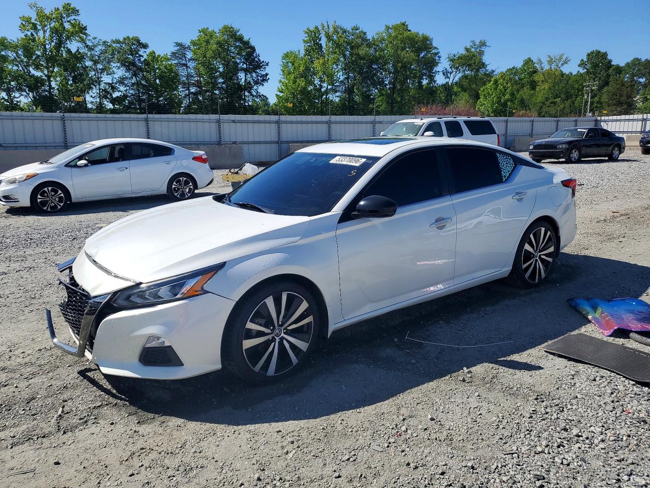 Salvage Nissan Altima Image