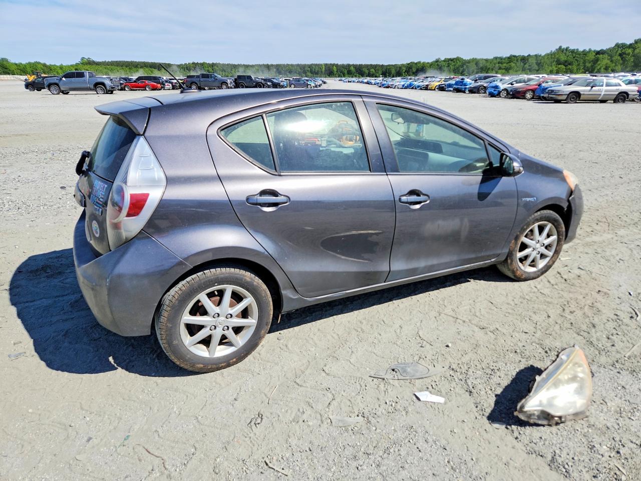 Toyota Prius c Three