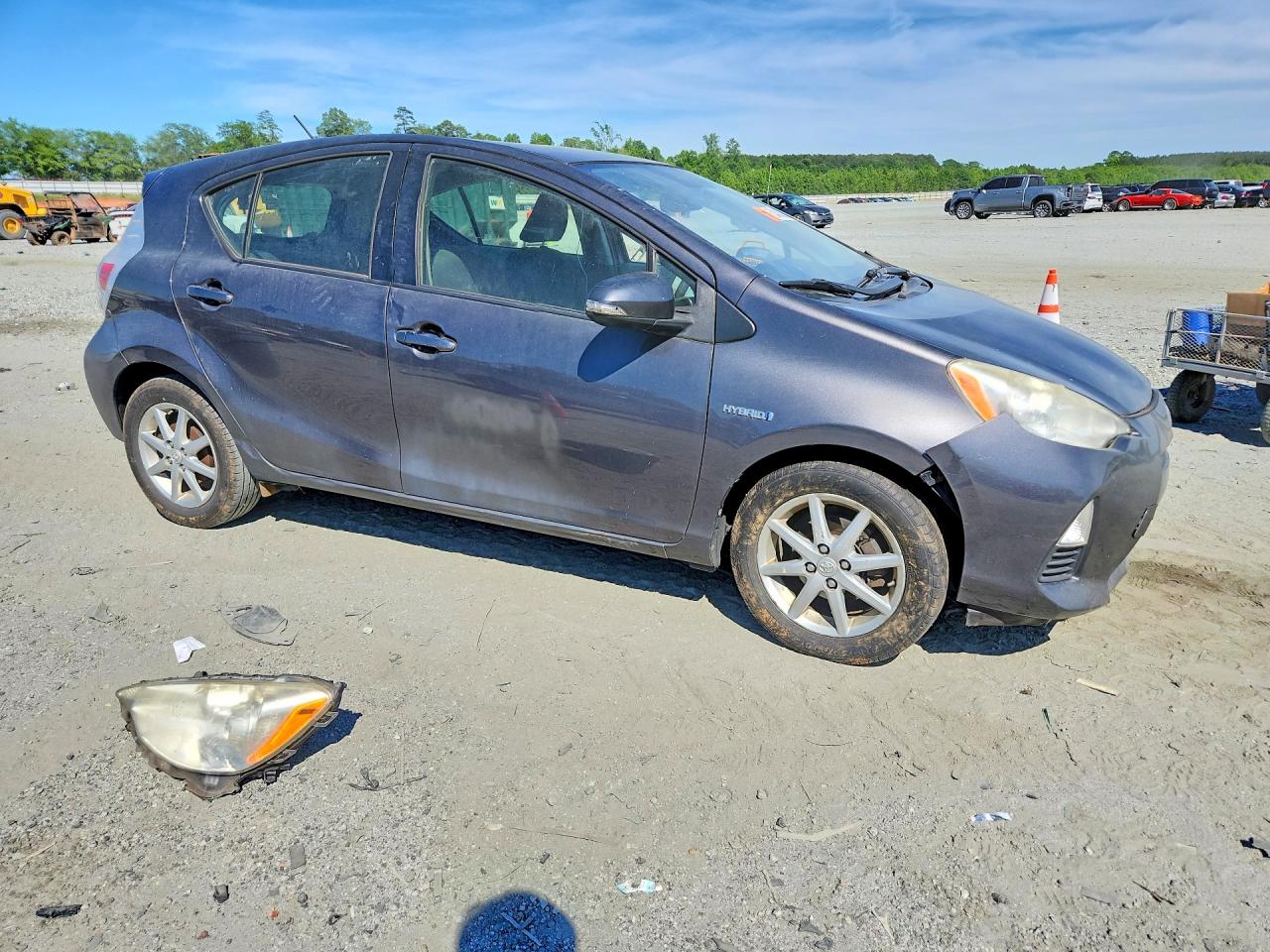 Toyota Prius c Three