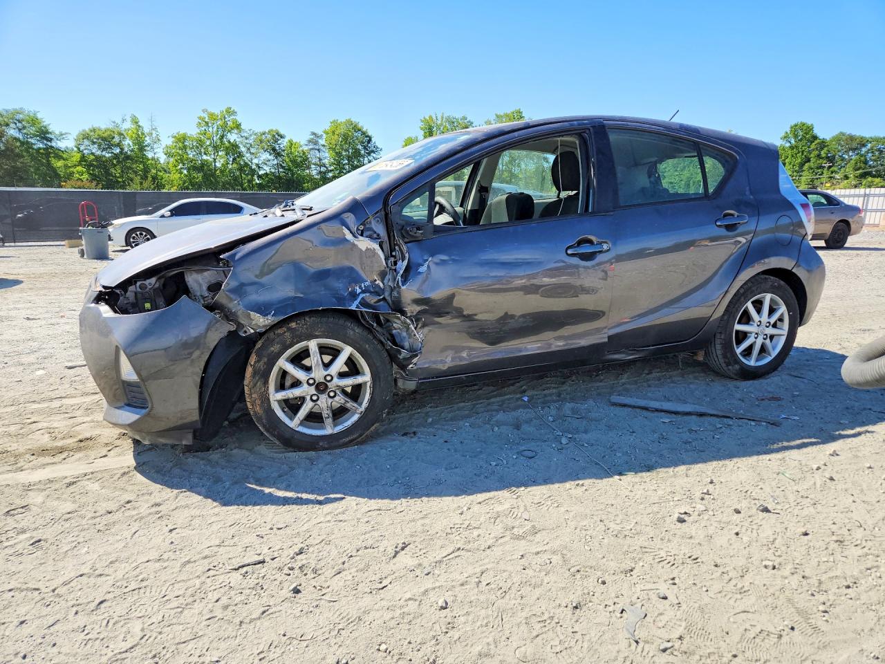 Salvage Toyota Prius c Image