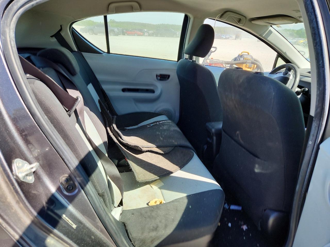 Toyota Prius c Three