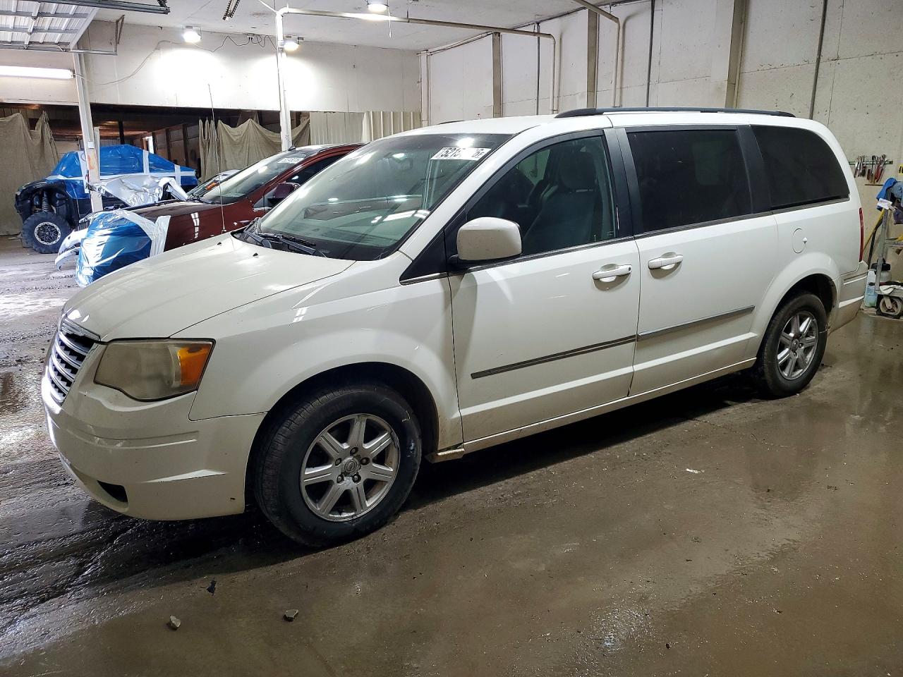 Salvage Chrysler Minivan Image