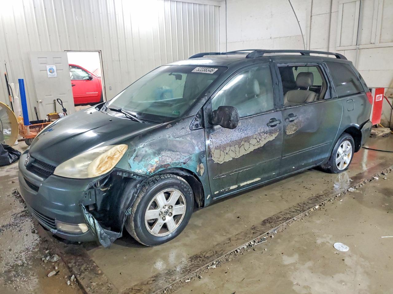 Salvage Toyota Sienna Image