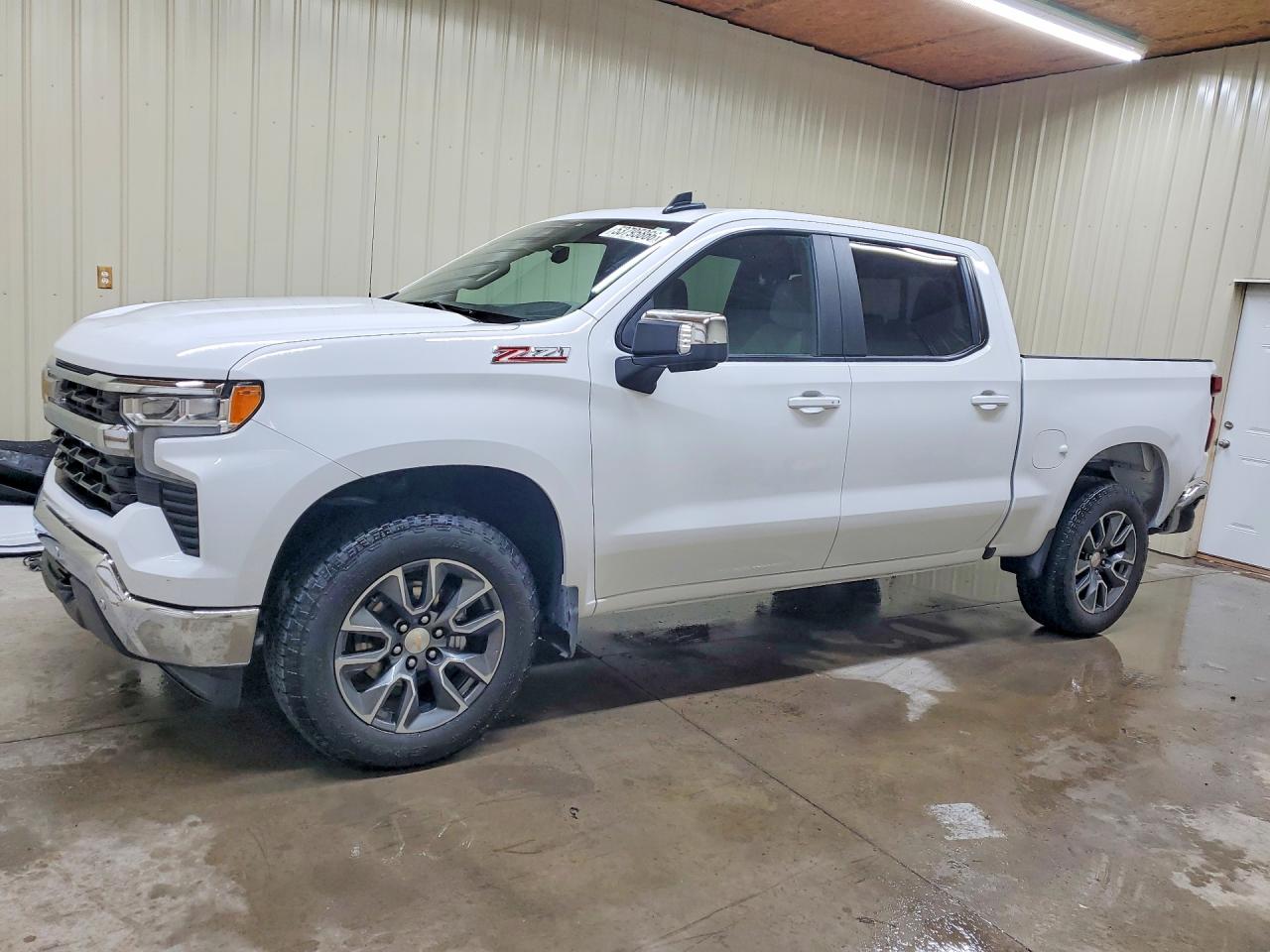 Salvage Chevrolet Silverado Image