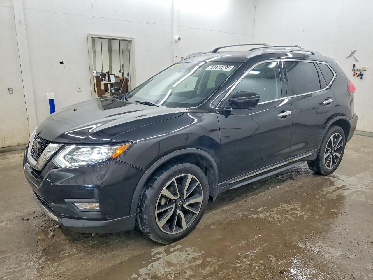 Salvage Nissan Rogue Image