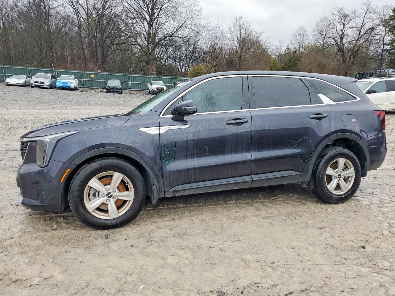 Salvage Kia Sorento Image