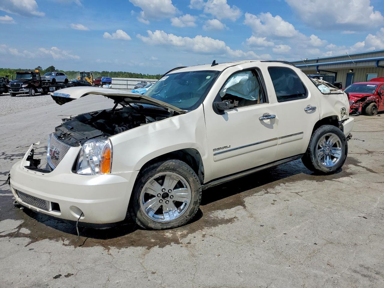 Salvage GMC Yukon Image