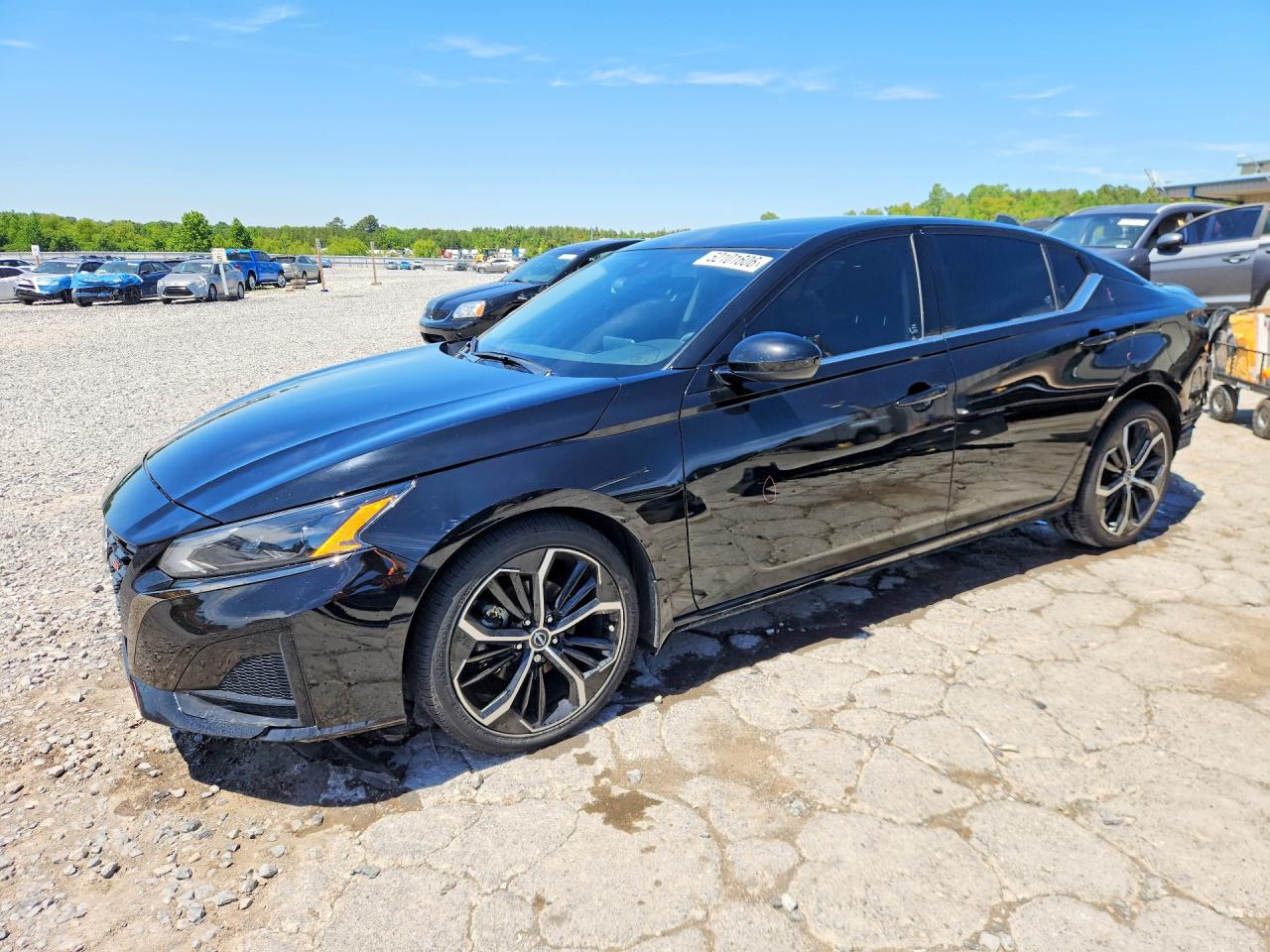 Salvage Nissan Altima Image