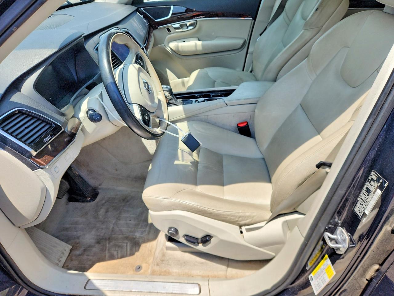Volvo XC90 T6