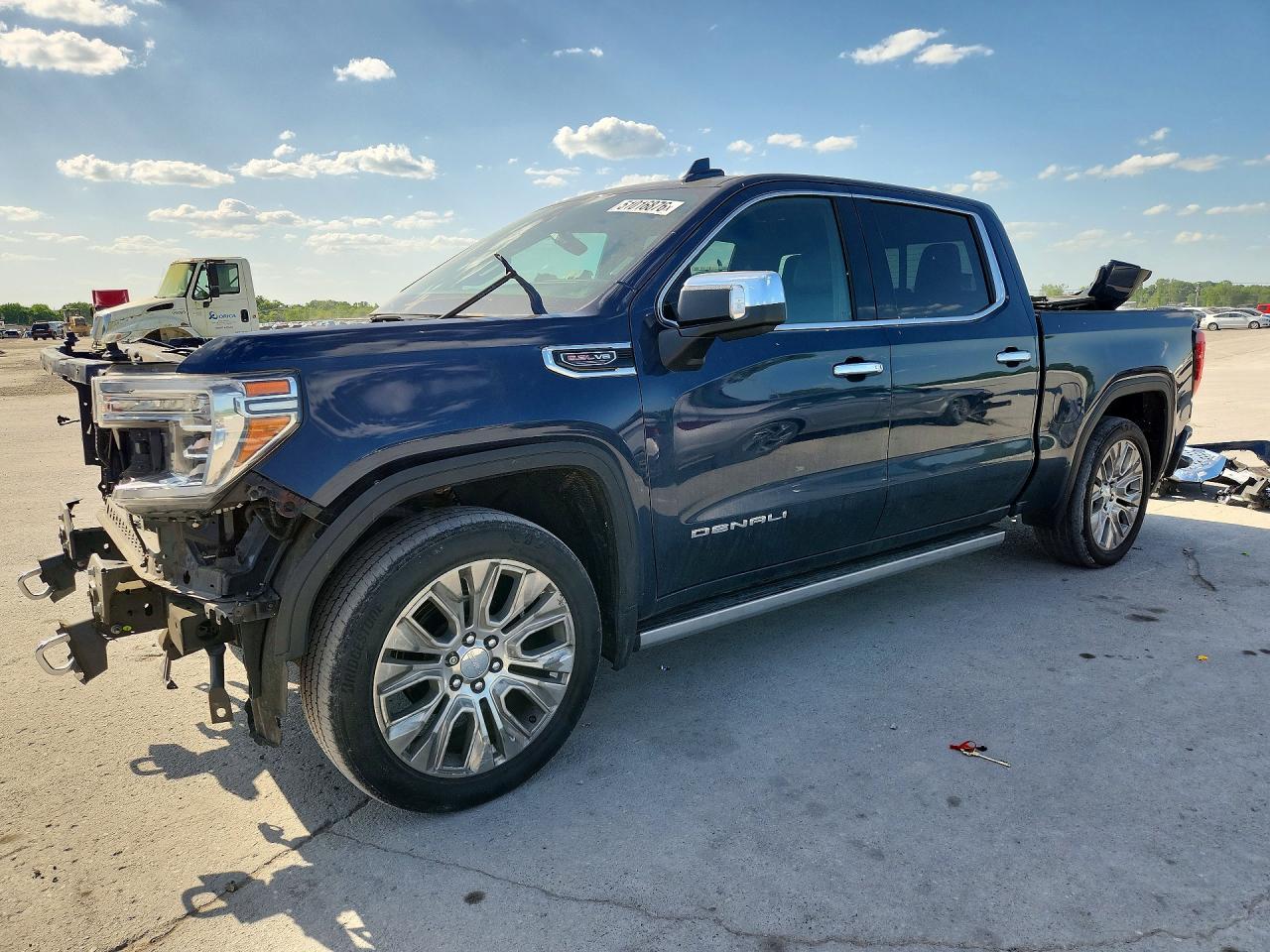 Salvage GMC Sierra Image