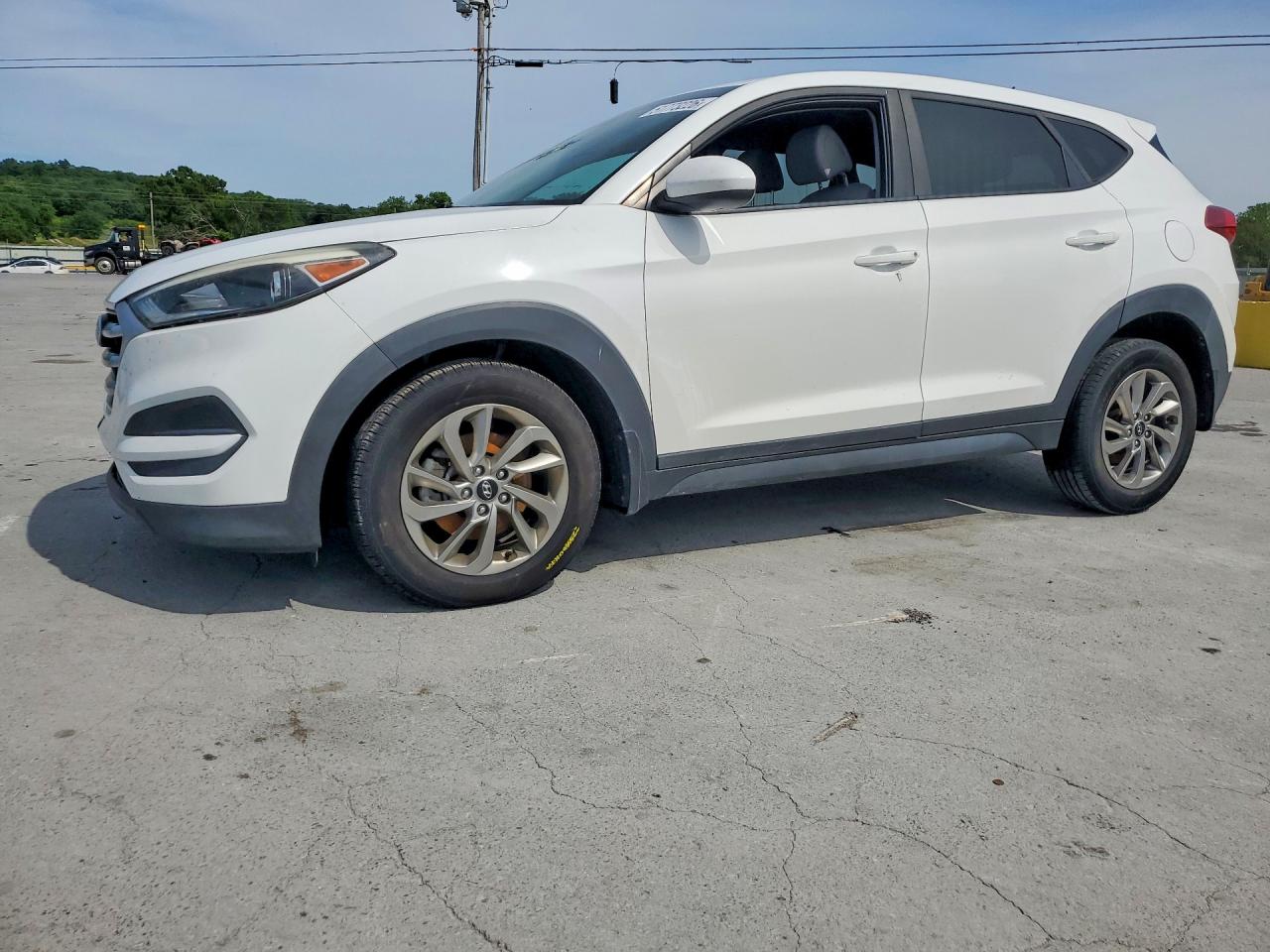 Salvage Hyundai TUCSON Image