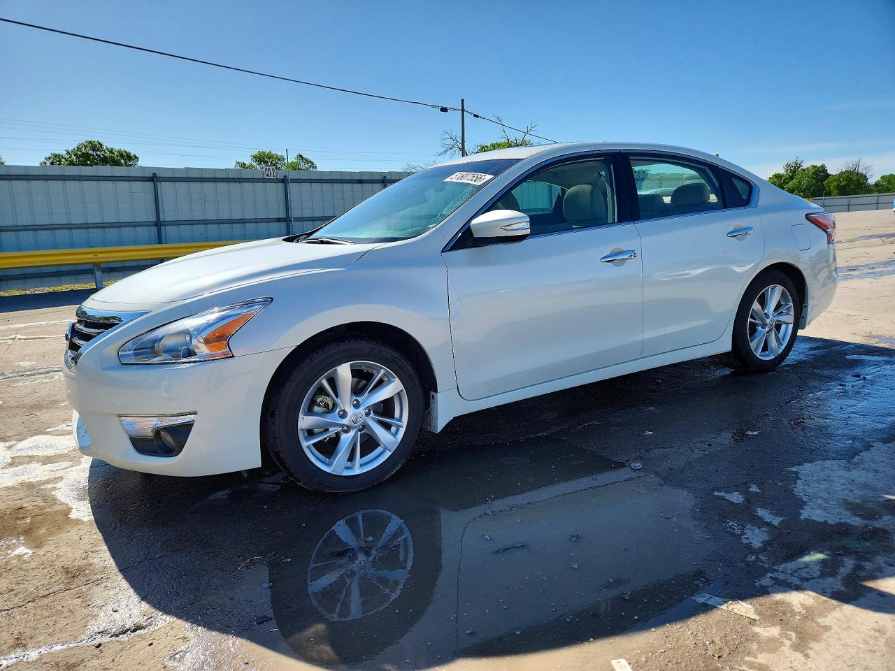 Salvage Nissan Altima Image