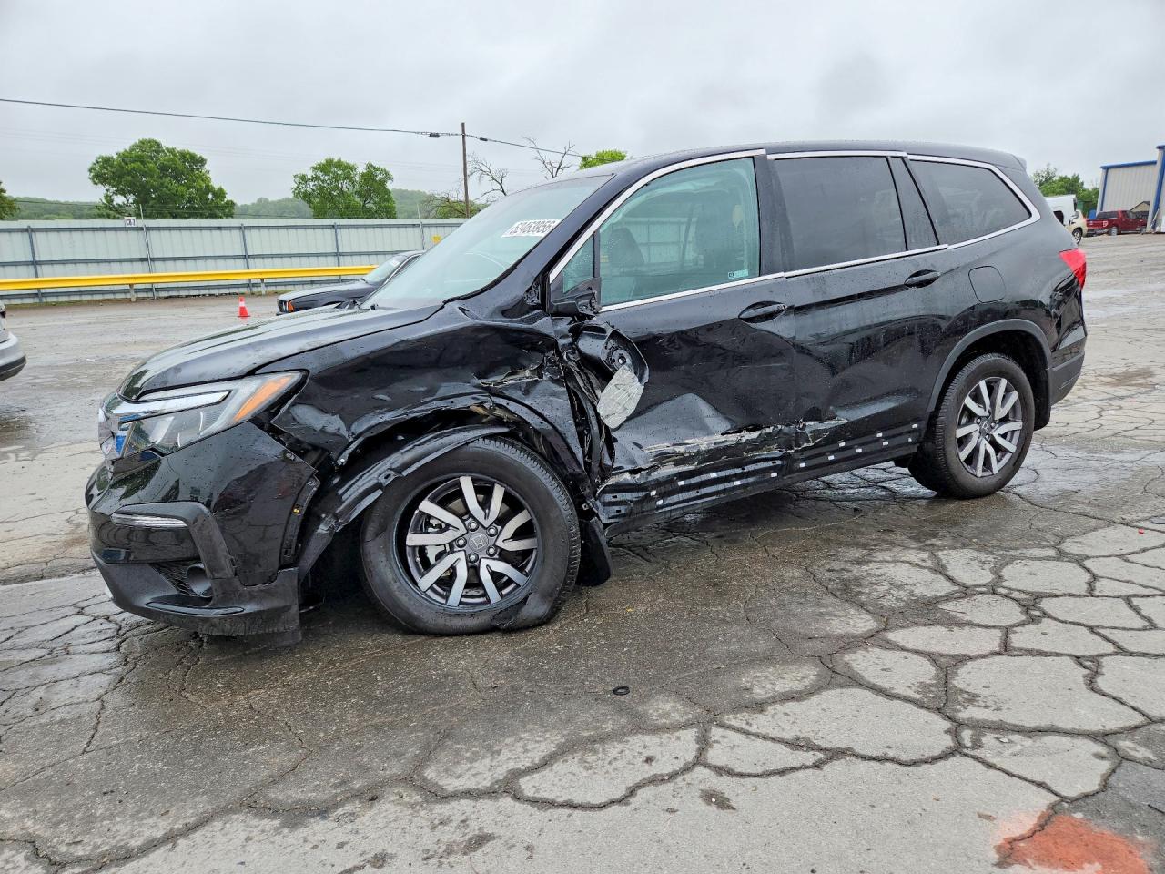 Salvage Honda Pilot Image