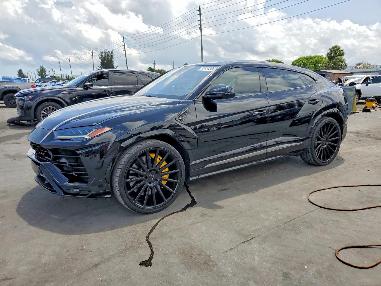 Salvage Lamborghini Urus Image