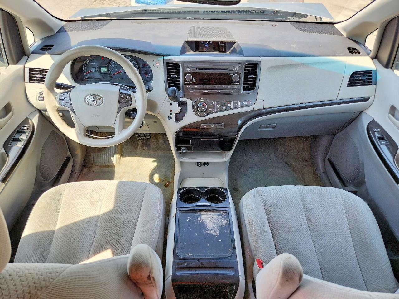 Toyota Sienna Le