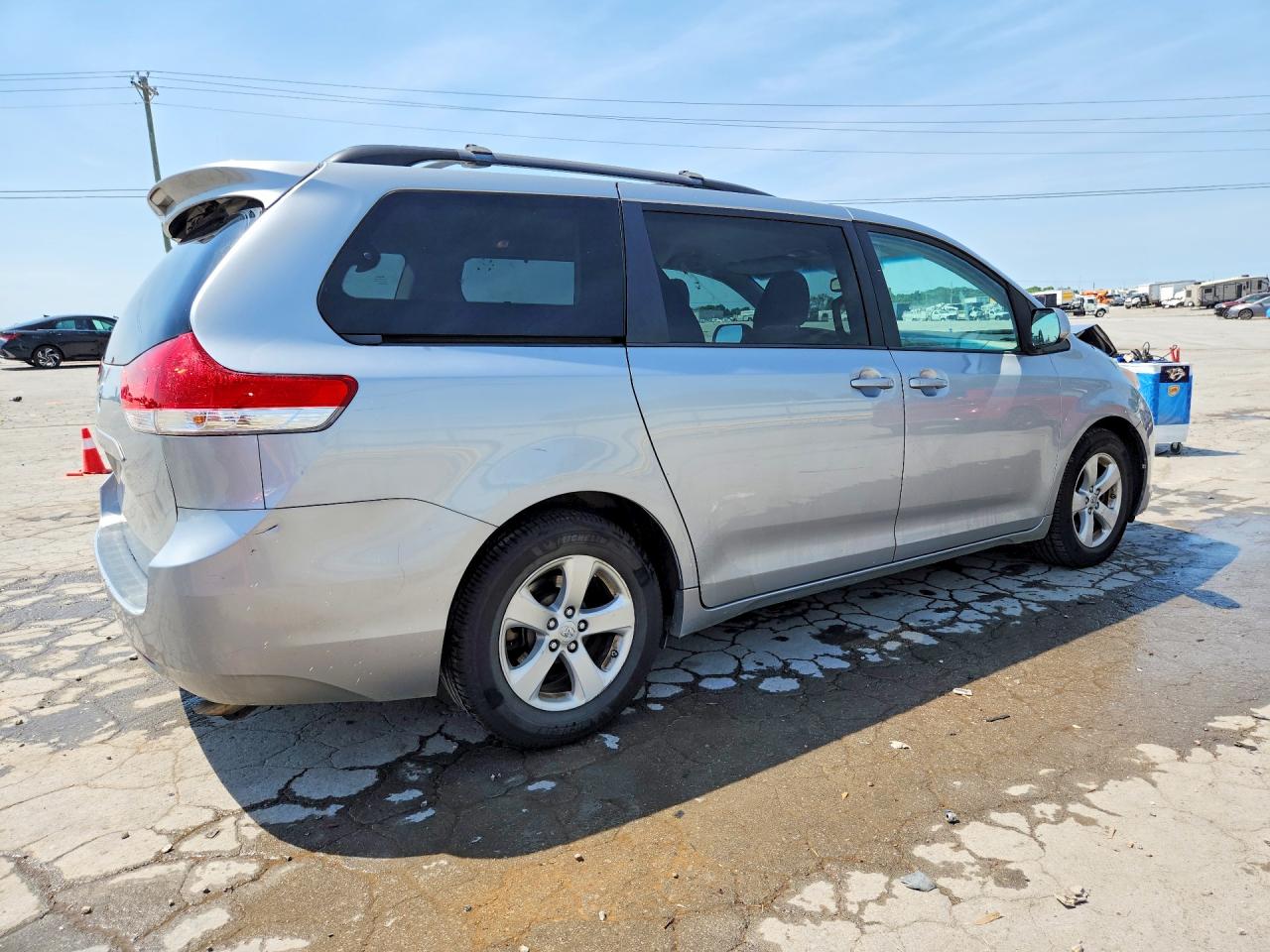 Toyota Sienna Le