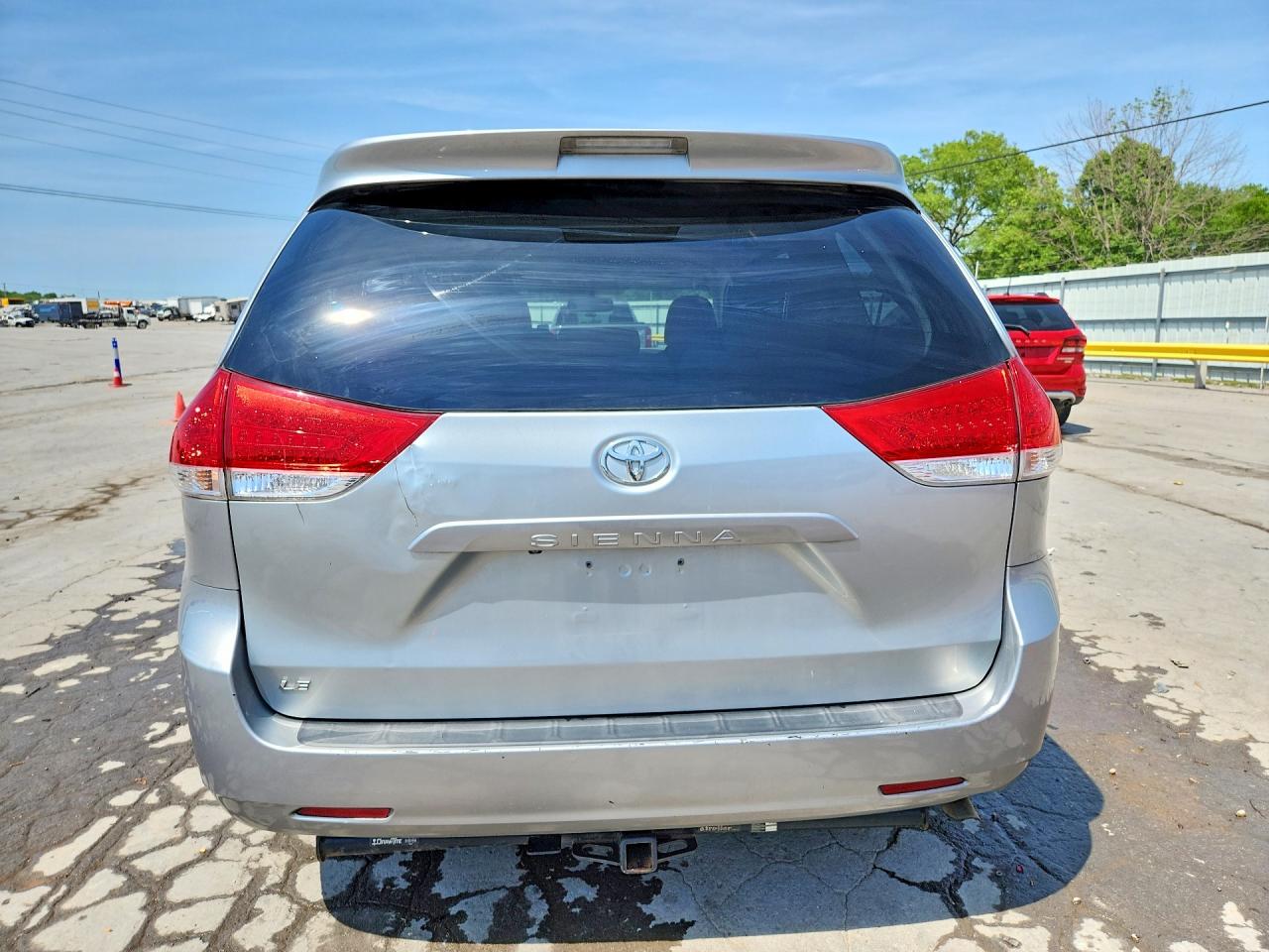 Toyota Sienna Le