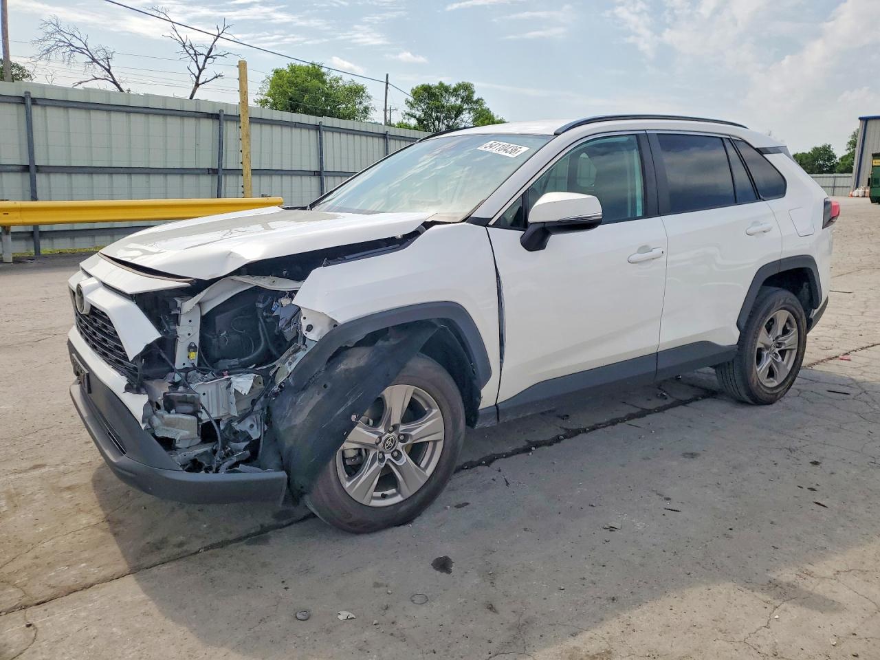 Salvage Toyota RAV4 Image