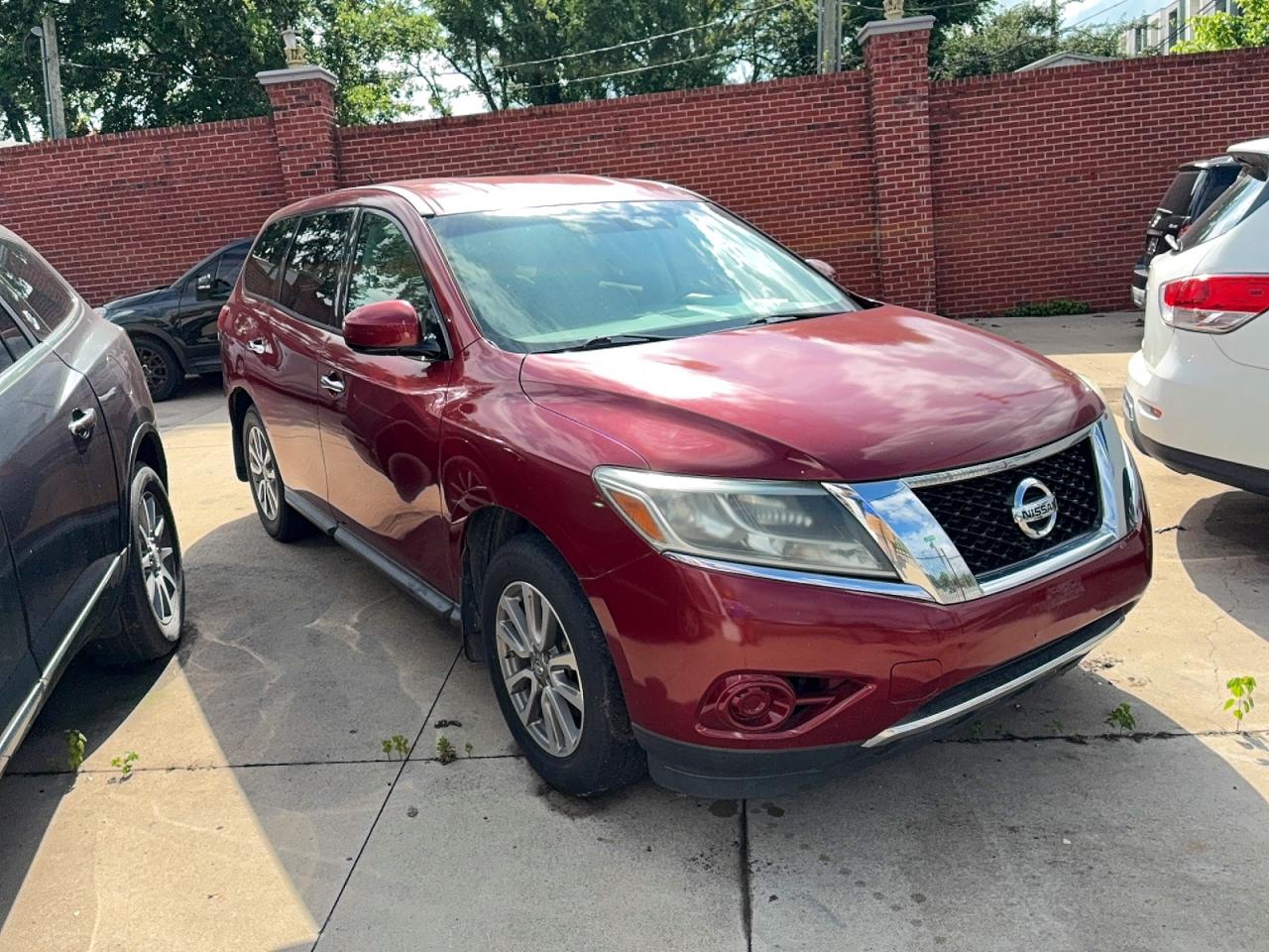 Salvage Nissan Pathfinder Image