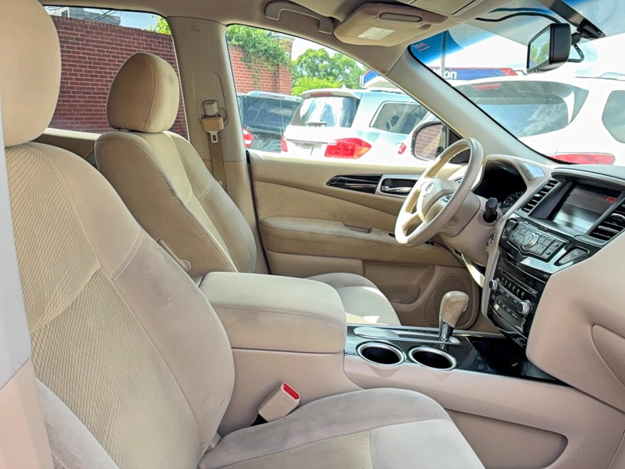 Nissan Pathfinder S