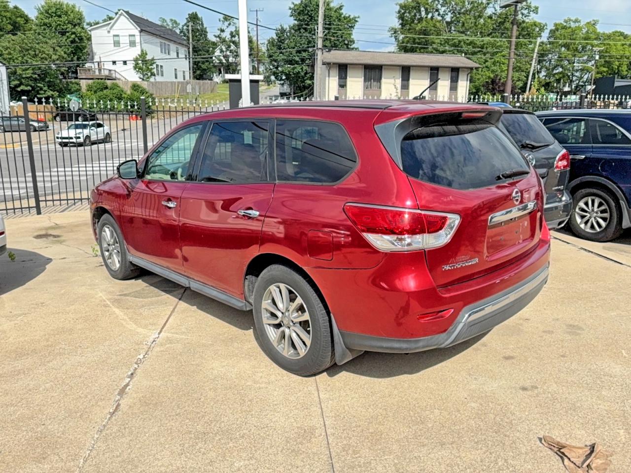 Nissan Pathfinder S
