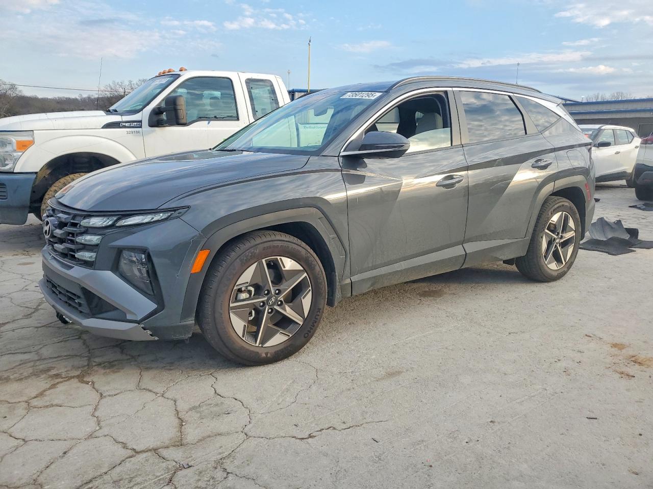 Salvage Hyundai TUCSON Image