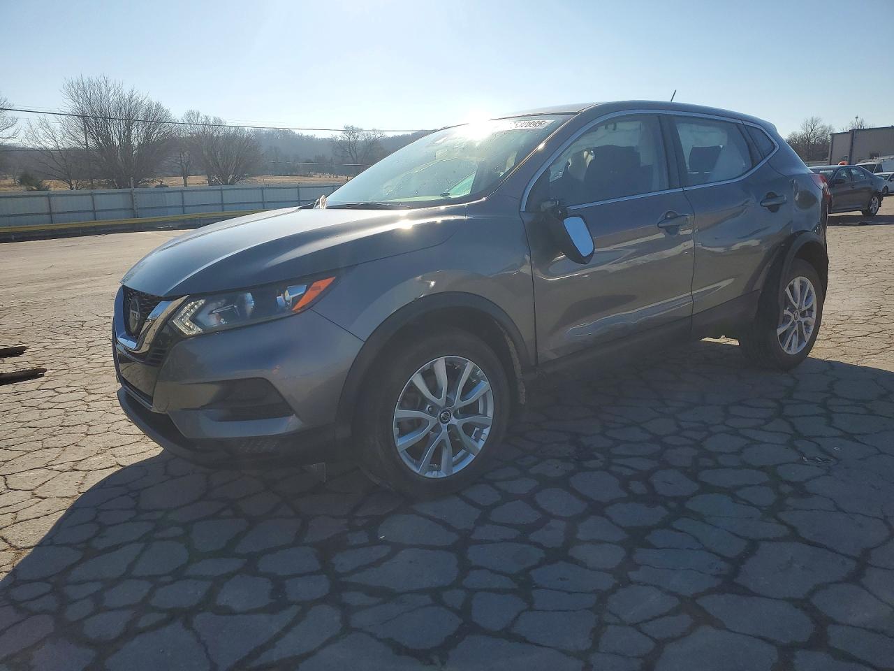 Salvage Nissan Rogue Image