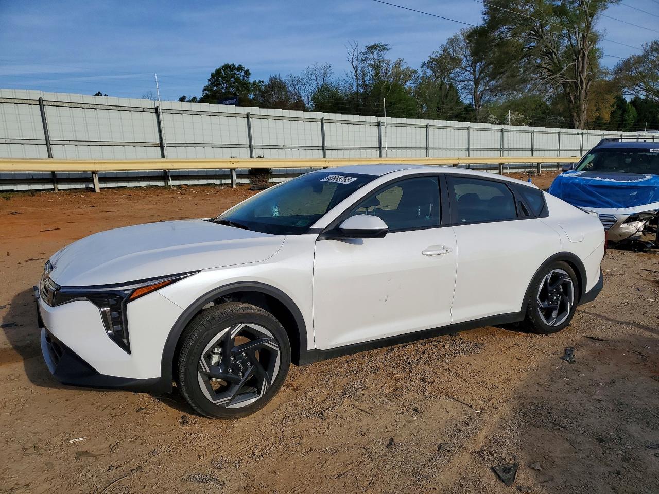 Salvage Kia K4 Image