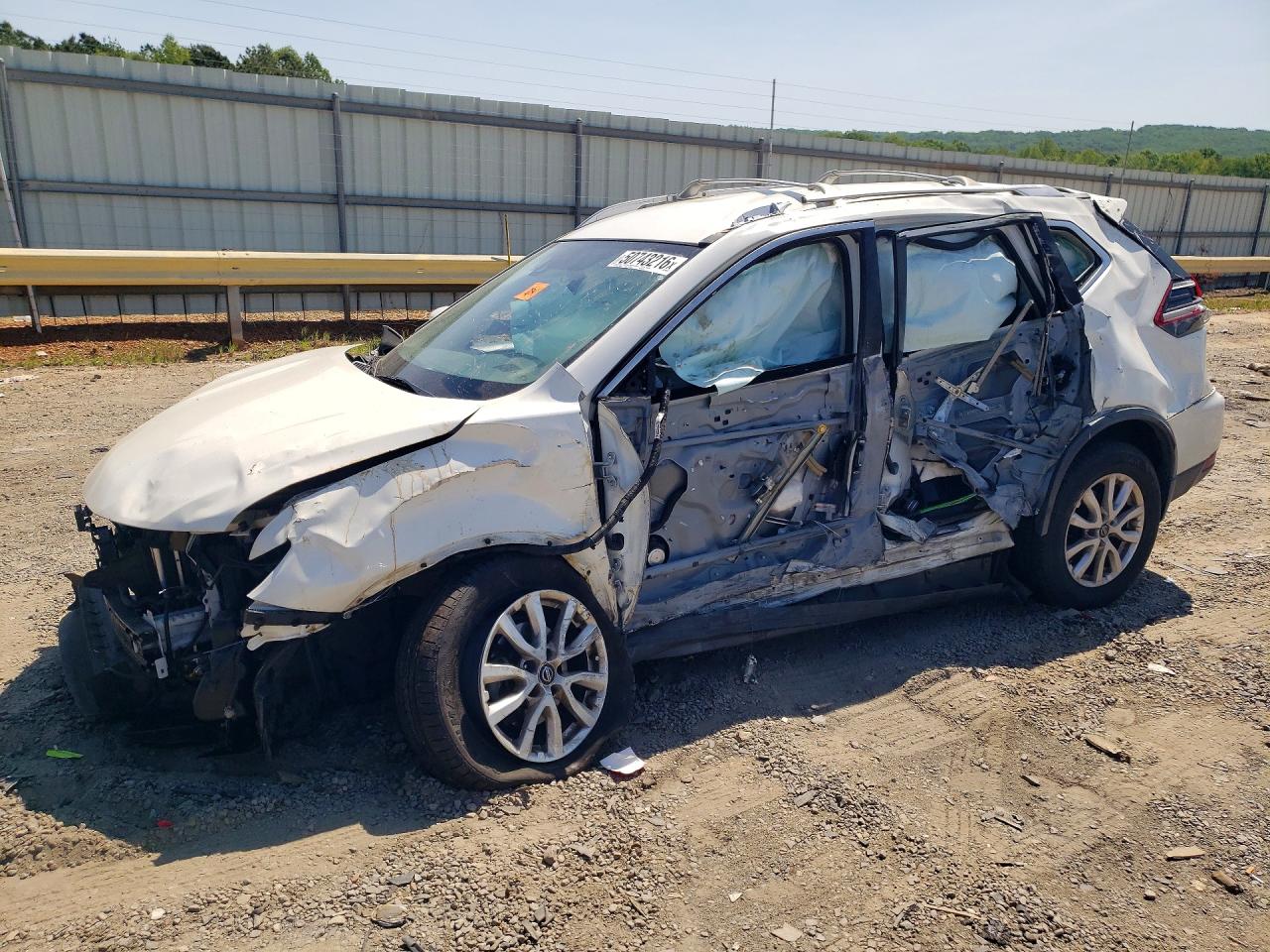 Salvage Nissan Rogue Image