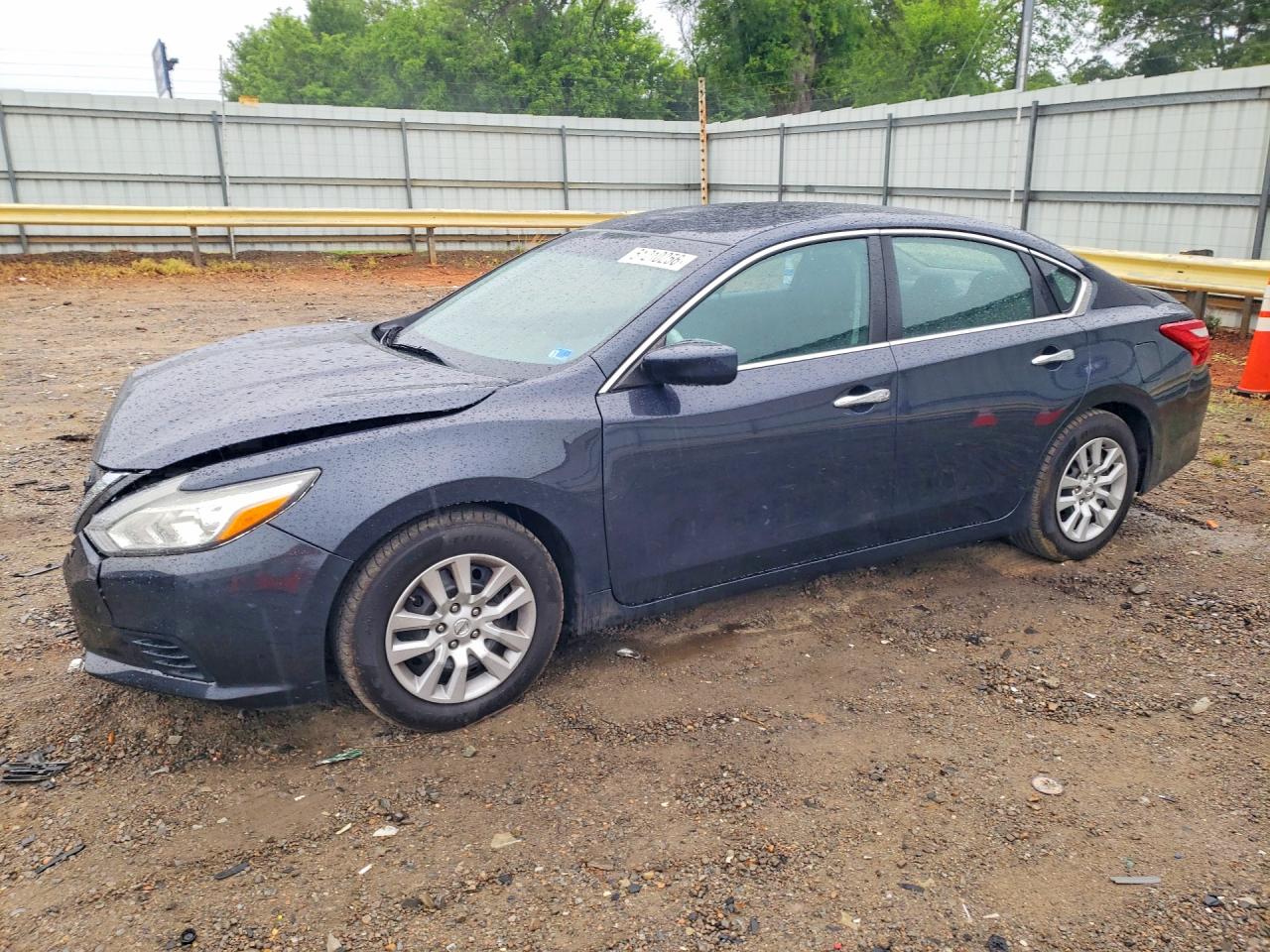 Salvage Nissan Altima Image