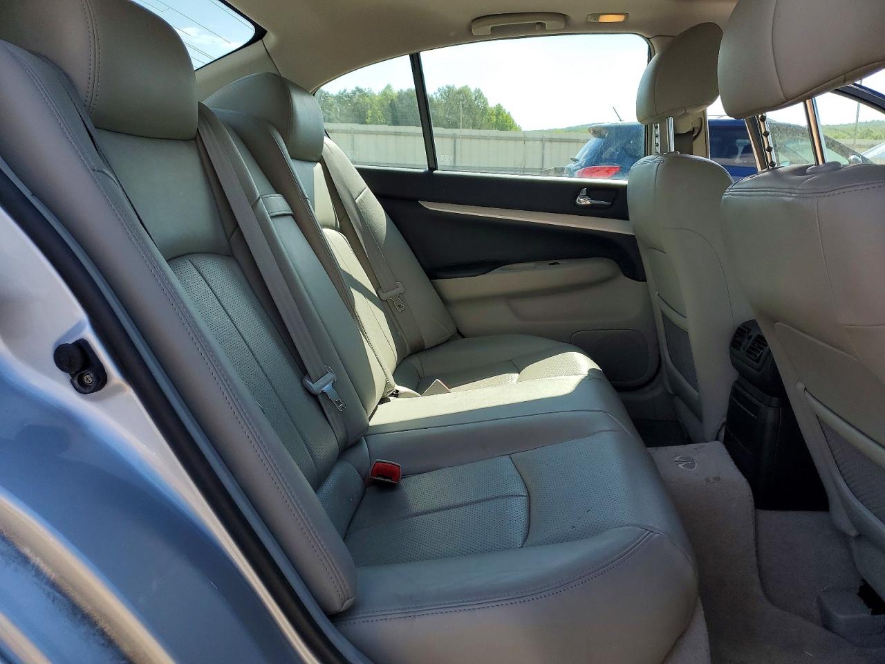INFINITI G37 Base