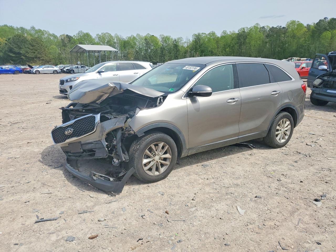 Salvage Kia Sorento Image